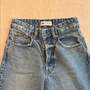 Zara Women’s Medium Wash Straight Leg Jeans